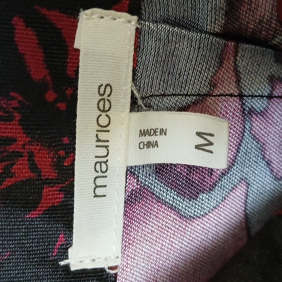 Medium Maurices Woman's Flowery Black and Magenta Skirt - Picture 4 of 9